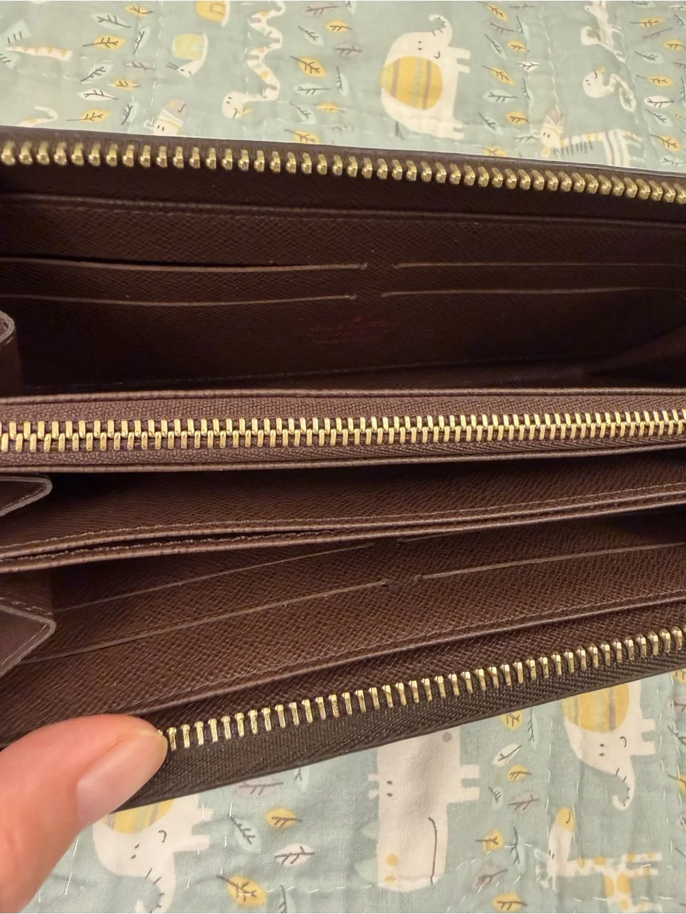 Louis Vuitton Zippy Wallet (PRICE FIRM)